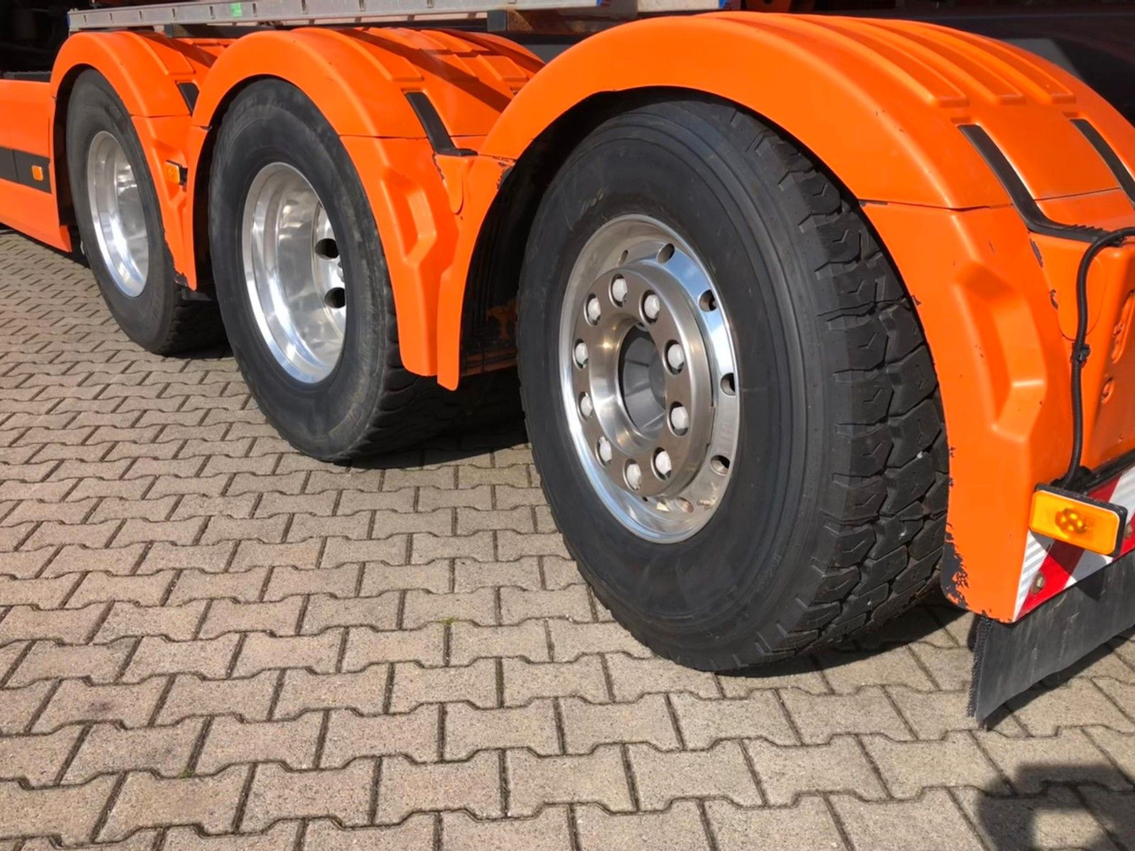 Volvo FH460 8x4 Tridem*TopZustand*excellent condition - Billenőplatós teherautó: 2 kép. Volvo FH460 8x4 Tridem*TopZustand*excellent condition - Billenőplatós teherautó: 2 kép.