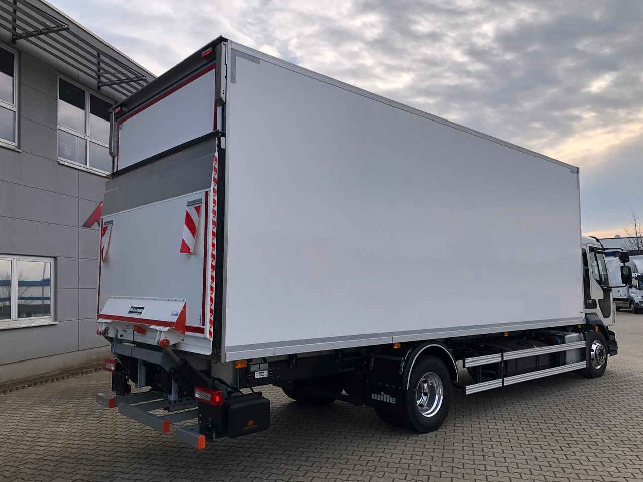 Volvo FL16.280 VollLuft*LBW *Carrier Supra850*a.Miete - Hűtős teherautó: 4 kép. Volvo FL16.280 VollLuft*LBW *Carrier Supra850*a.Miete - Hűtős teherautó: 4 kép.