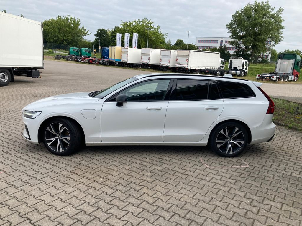 Volvo V60 T6 AWD R-Design Expression Recharge Plug-In Volvo V60 T6 AWD R-Design Expression Recharge Plug-In - Kombi: 2 kép. Volvo V60 T6 AWD R-Design Expression Recharge Plug-In Volvo V60 T6 AWD R-Design Expression Recharge Plug-In - Kombi: 2 kép.