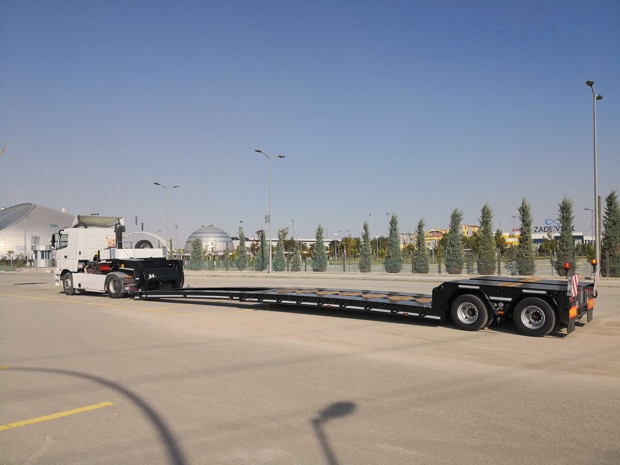 Özgül 2 AXLE LOW LOADER SEMI TRAILER - Félpótkocsi mélybölcsős: 3 kép. Özgül 2 AXLE LOW LOADER SEMI TRAILER - Félpótkocsi mélybölcsős: 3 kép.