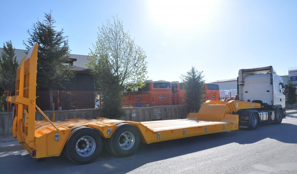 Özgül 2 AXLE LOWBED SEMI TRAILER - Félpótkocsi mélybölcsős: 5 kép. Özgül 2 AXLE LOWBED SEMI TRAILER - Félpótkocsi mélybölcsős: 5 kép.
