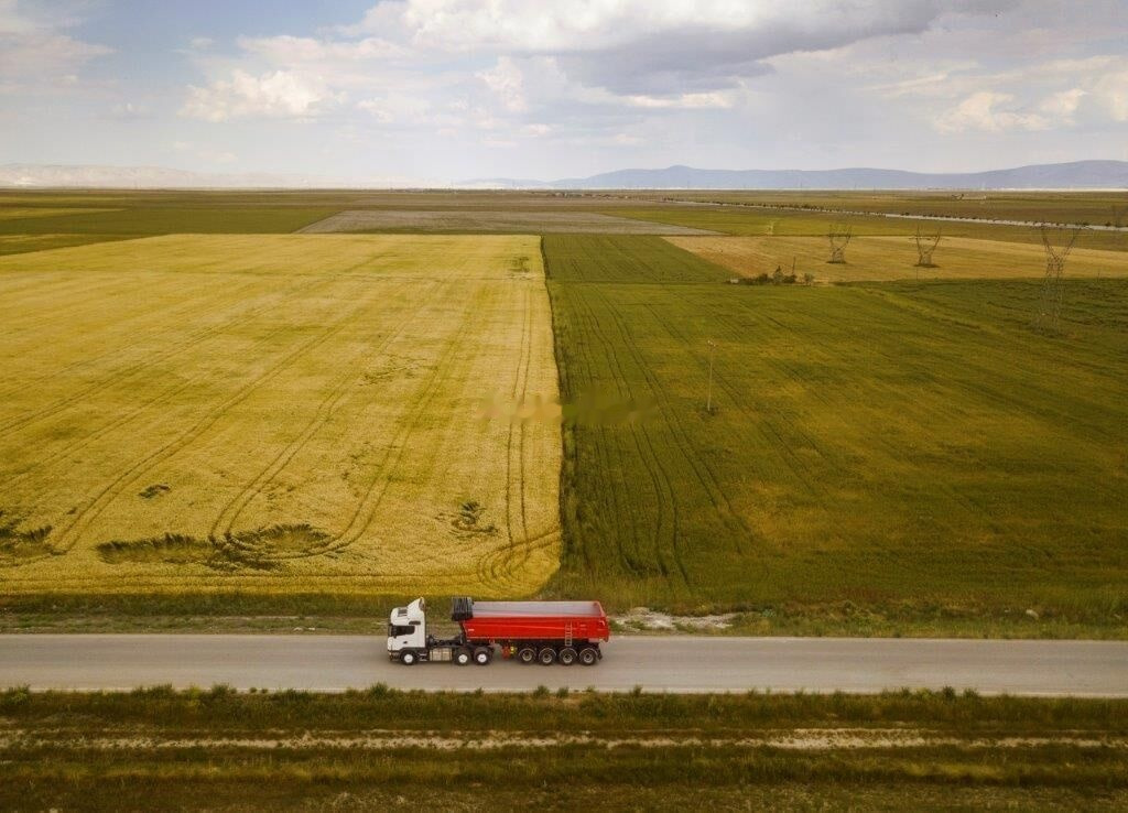 Özgül 2024 - Félpótkocsi billenőplatós: 3 kép. Özgül 2024 - Félpótkocsi billenőplatós: 3 kép.