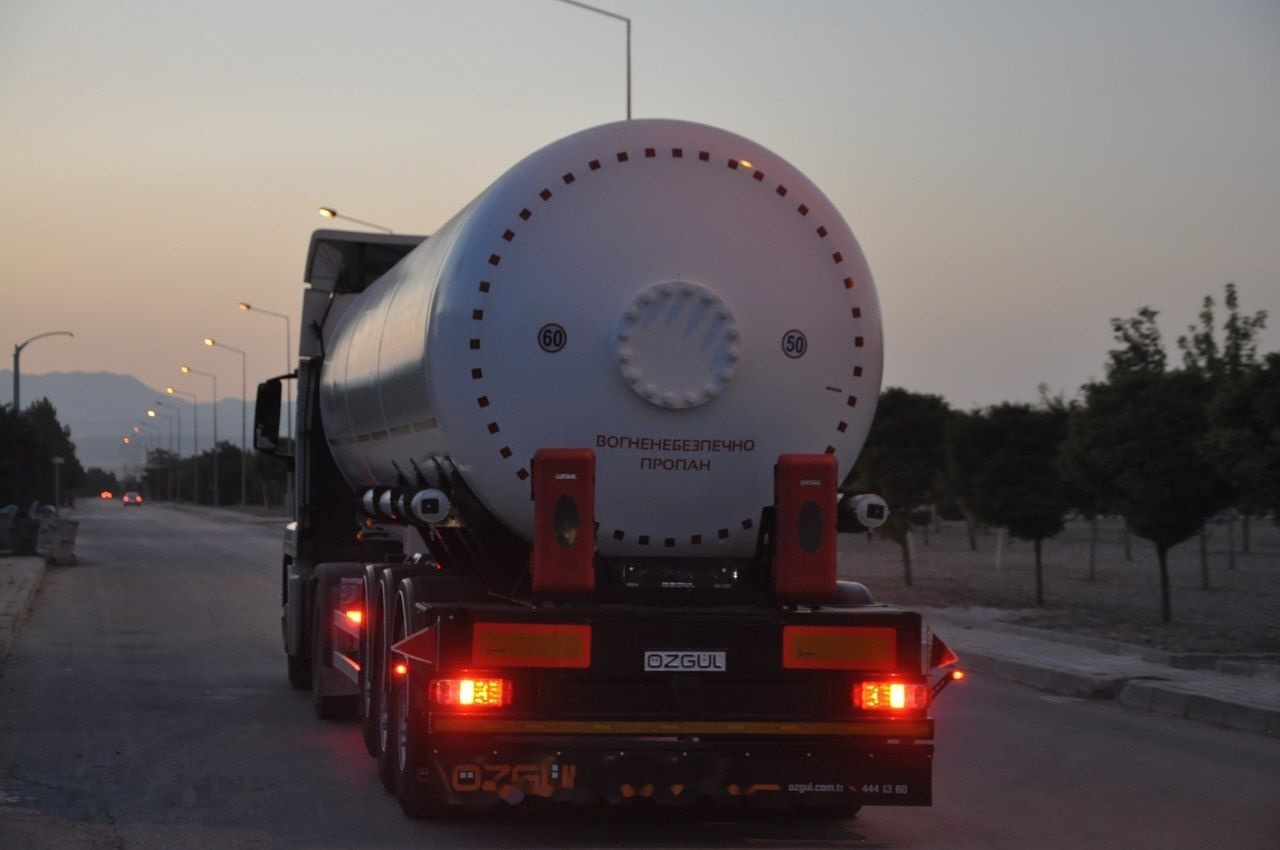 Özgül LPG TANKER SEMI TRAILER - Tartályos félpótkocsi: 2 kép. Özgül LPG TANKER SEMI TRAILER - Tartályos félpótkocsi: 2 kép.