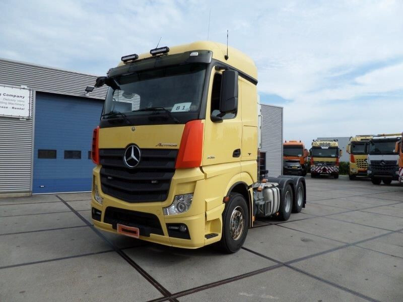 Mercedes-Benz Actros 3351 6x4 - Nyergesvontató: 1 kép. Mercedes-Benz Actros 3351 6x4 - Nyergesvontató: 1 kép.