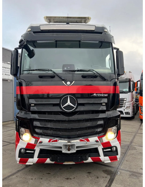 Nyergesvontató Mercedes-Benz Actros 3351 LS 6x4: 9 kép.