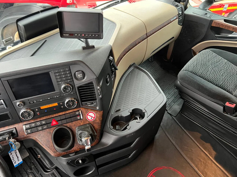 Nyergesvontató Mercedes-Benz Actros 3351 LS 6x4: 13 kép.