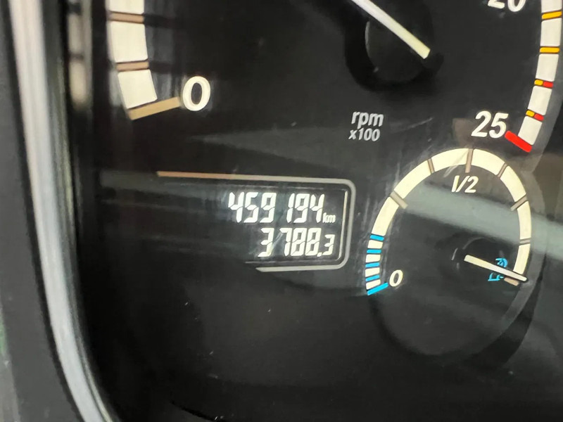 Nyergesvontató Mercedes-Benz Actros 3351 LS 6x4: 11 kép.