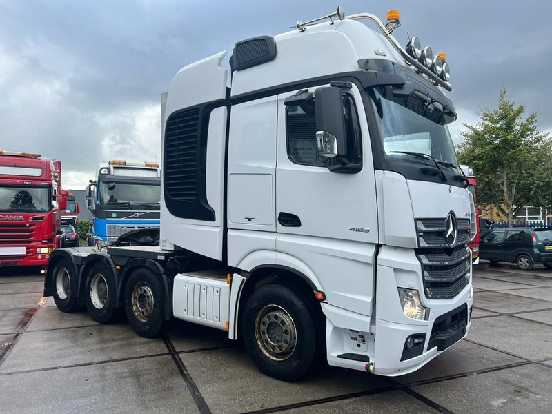 Mercedes-Benz Actros 4163 SLT 8x4 - Nyergesvontató: 3 kép. Mercedes-Benz Actros 4163 SLT 8x4 - Nyergesvontató: 3 kép.