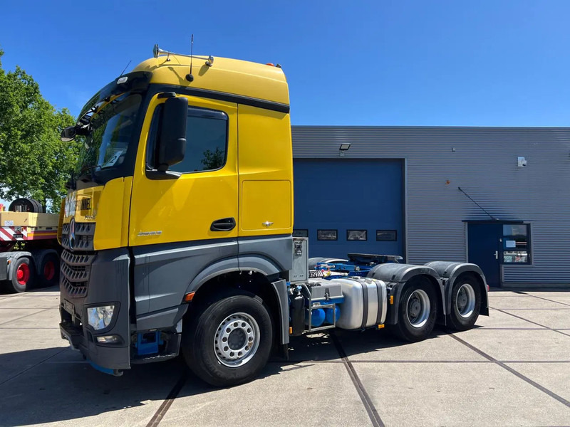 Mercedes-Benz Arocs 2663 6x4 - Nyergesvontató: 1 kép. Mercedes-Benz Arocs 2663 6x4 - Nyergesvontató: 1 kép.