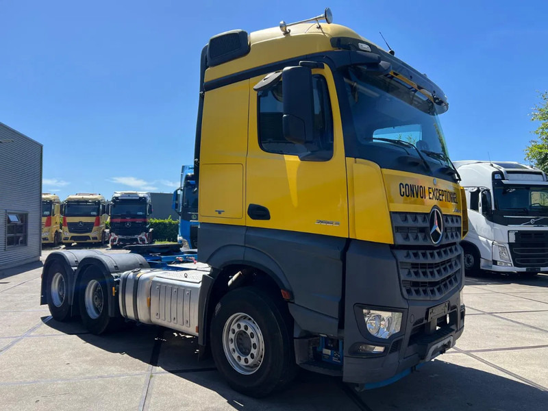Mercedes-Benz Arocs 2663 6x4 - Nyergesvontató: 4 kép. Mercedes-Benz Arocs 2663 6x4 - Nyergesvontató: 4 kép.