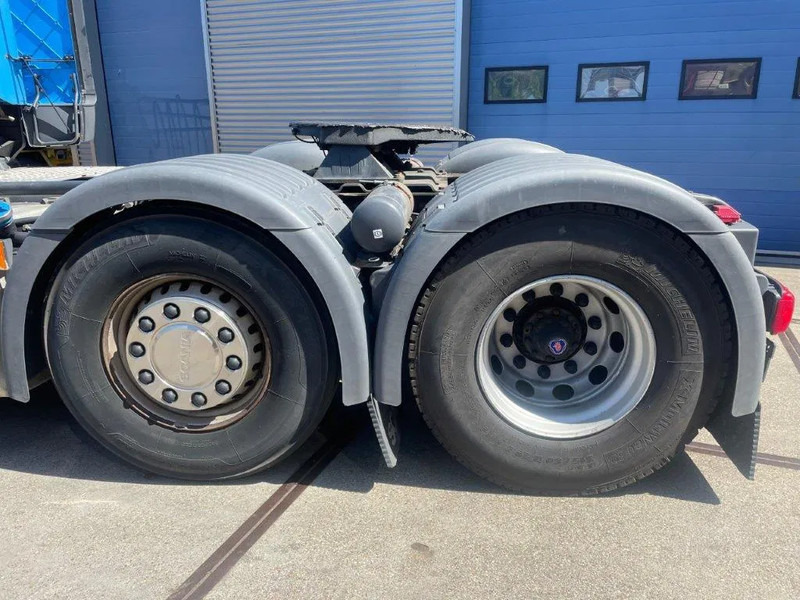 Scania R520 V8 6x2-4 - Nyergesvontató: 5 kép. Scania R520 V8 6x2-4 - Nyergesvontató: 5 kép.