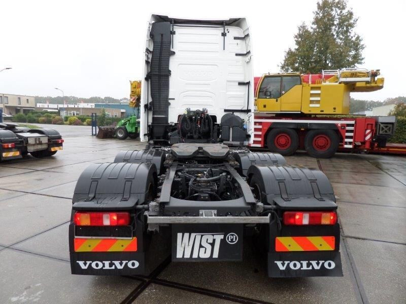 Volvo FH 540 6x2 - Nyergesvontató: 4 kép. Volvo FH 540 6x2 - Nyergesvontató: 4 kép.
