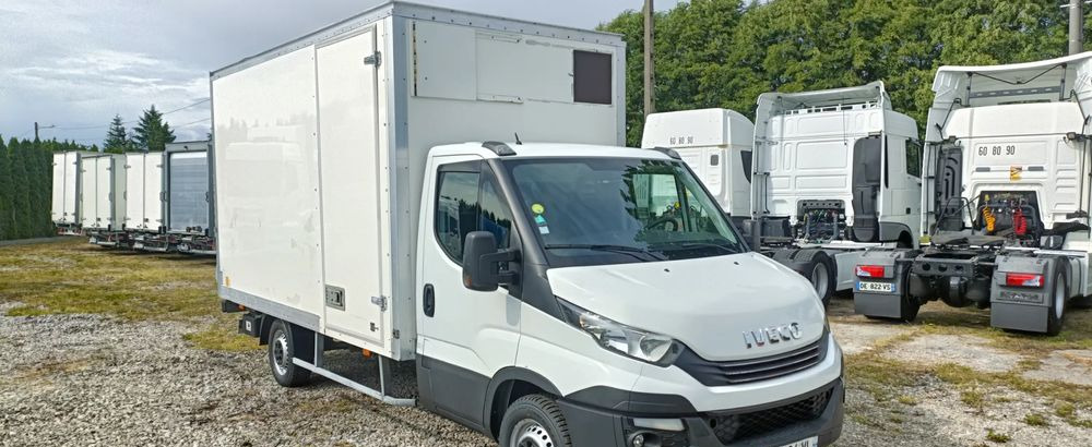 Iveco Daily 35S16 - Dobozos kisteherautó: 1 kép. Iveco Daily 35S16 - Dobozos kisteherautó: 1 kép.