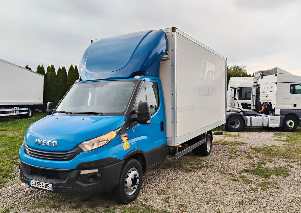 Iveco Daily 70C18 - Dobozos felépítményű teherautó: 2 kép. Iveco Daily 70C18 - Dobozos felépítményű teherautó: 2 kép.