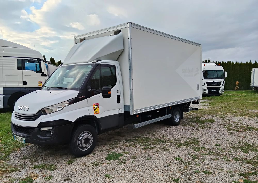 Iveco Daily - Dobozos felépítményű teherautó: 3 kép. Iveco Daily - Dobozos felépítményű teherautó: 3 kép.