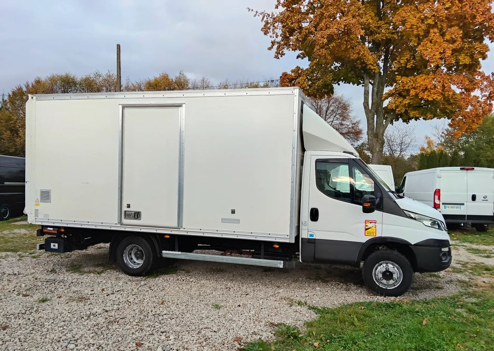 Iveco Daily - Dobozos felépítményű teherautó: 4 kép. Iveco Daily - Dobozos felépítményű teherautó: 4 kép.