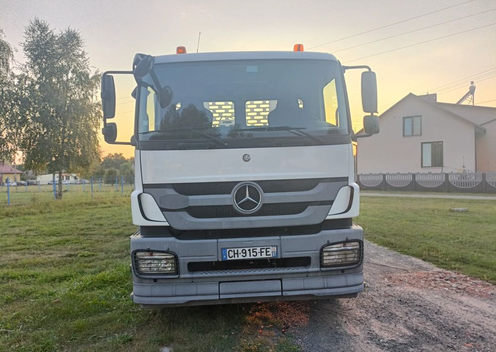 Mercedes-Benz AXOR 2633 - Platós teherautó, Darus autó: 3 kép. Mercedes-Benz AXOR 2633 - Platós teherautó, Darus autó: 3 kép.