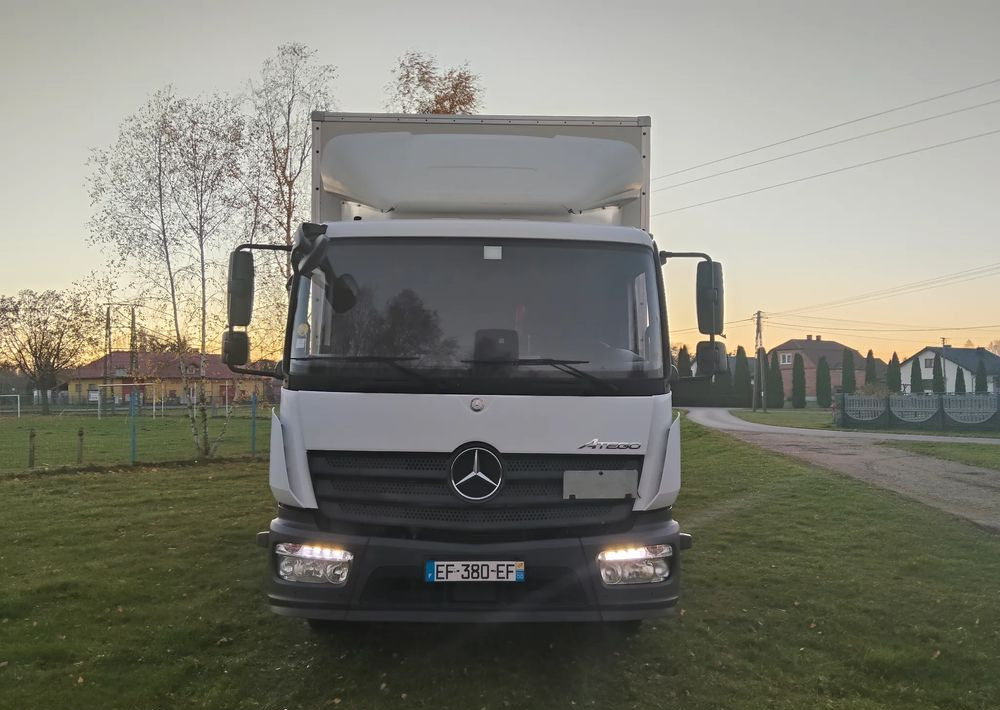 Mercedes-Benz Atego - Dobozos felépítményű teherautó: 3 kép. Mercedes-Benz Atego - Dobozos felépítményű teherautó: 3 kép.