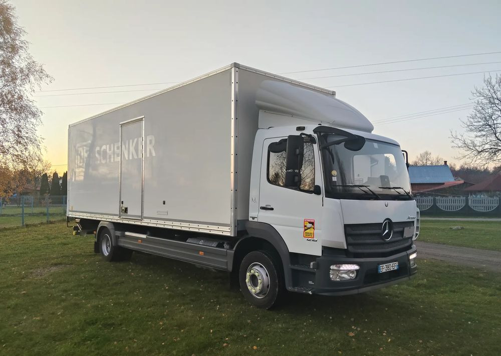 Mercedes-Benz Atego - Dobozos felépítményű teherautó: 1 kép. Mercedes-Benz Atego - Dobozos felépítményű teherautó: 1 kép.