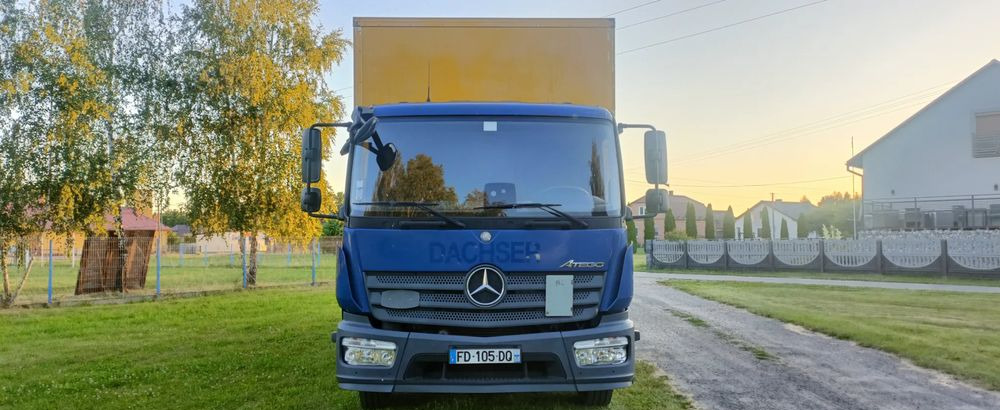 Mercedes-Benz Atego - Dobozos felépítményű teherautó: 2 kép. Mercedes-Benz Atego - Dobozos felépítményű teherautó: 2 kép.