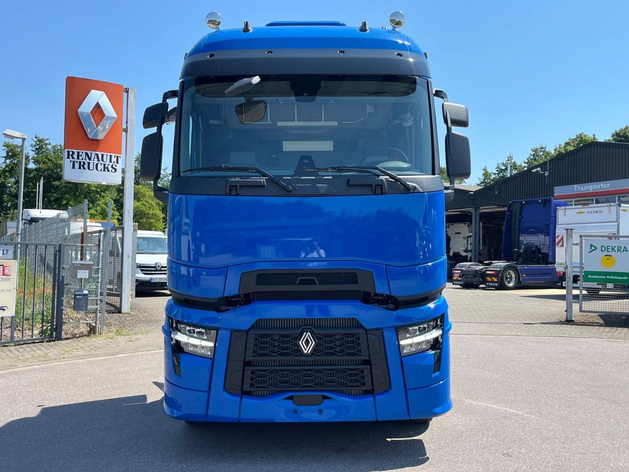 Renault T-High 520 Retarder 2-Kreis-Hydraulik - Nyergesvontató: 2 kép. Renault T-High 520 Retarder 2-Kreis-Hydraulik - Nyergesvontató: 2 kép.