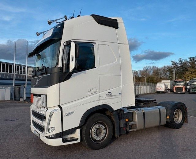 Volvo FH500 4x2T Schubbodenhydraulik - Nyergesvontató: 1 kép. Volvo FH500 4x2T Schubbodenhydraulik - Nyergesvontató: 1 kép.