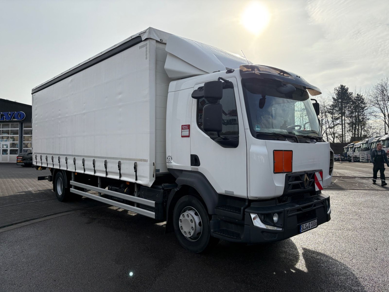 Renault D 16.280 Curtainsider - Ponyvás teherautó: 3 kép. Renault D 16.280 Curtainsider - Ponyvás teherautó: 3 kép.