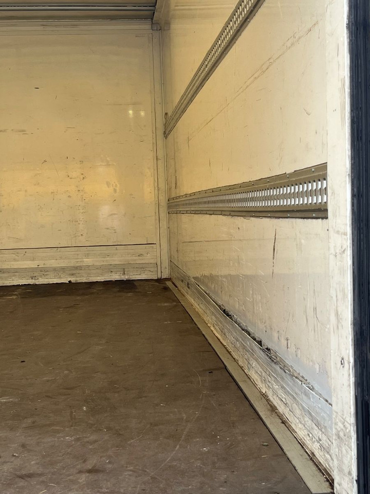 Renault D7.5 210 Kofferaufbau mit LBW lízing Renault D7.5 210 Kofferaufbau mit LBW: 15 kép. Renault D7.5 210 Kofferaufbau mit LBW lízing Renault D7.5 210 Kofferaufbau mit LBW: 15 kép.