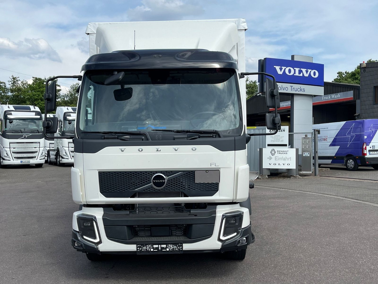 Volvo FL 14.245 Junge Schiebeplanenaufbau LBW - Ponyvás teherautó: 2 kép. Volvo FL 14.245 Junge Schiebeplanenaufbau LBW - Ponyvás teherautó: 2 kép.