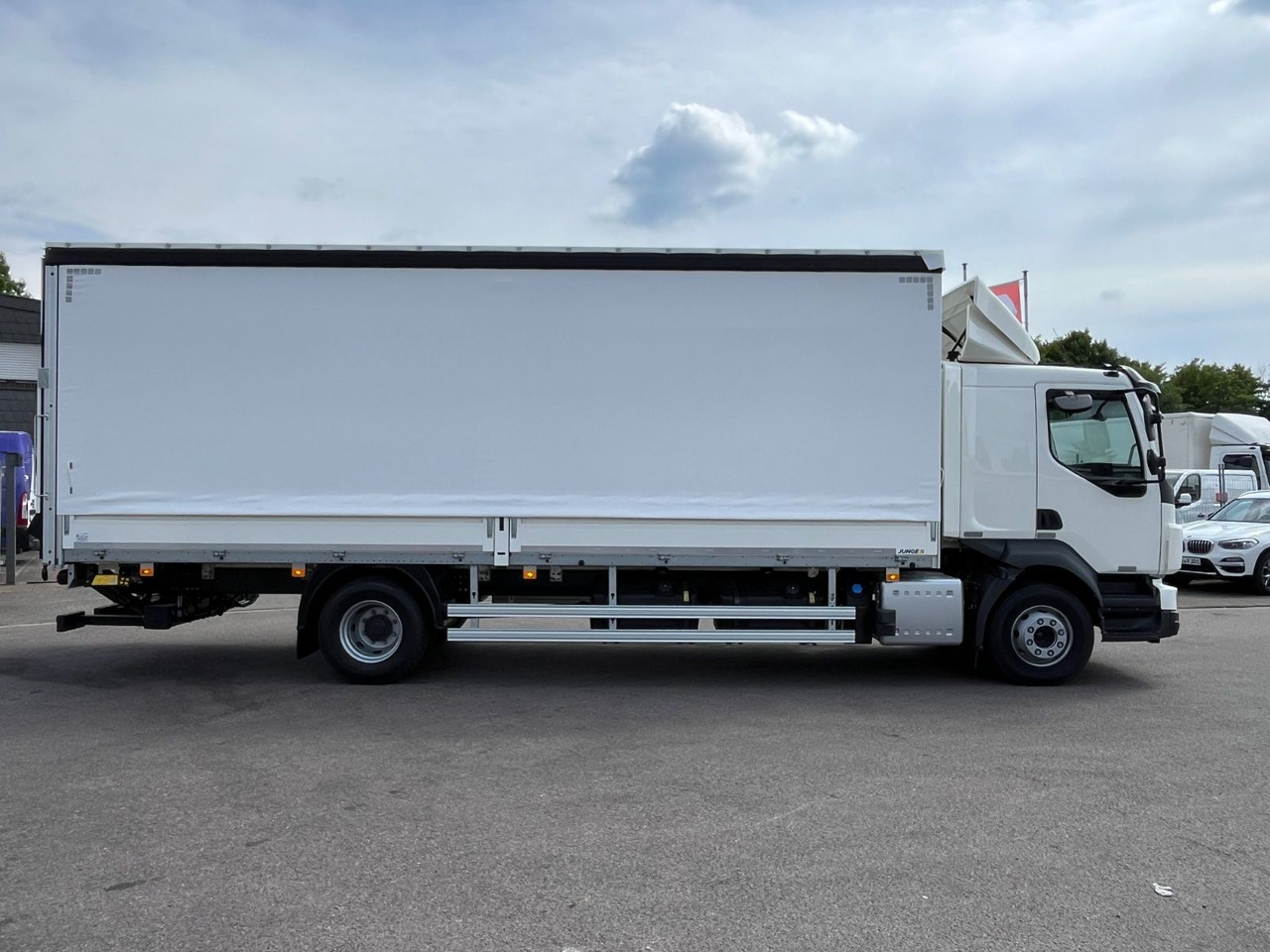 Volvo FL 14.245 Junge Schiebeplanenaufbau LBW - Ponyvás teherautó: 3 kép. Volvo FL 14.245 Junge Schiebeplanenaufbau LBW - Ponyvás teherautó: 3 kép.