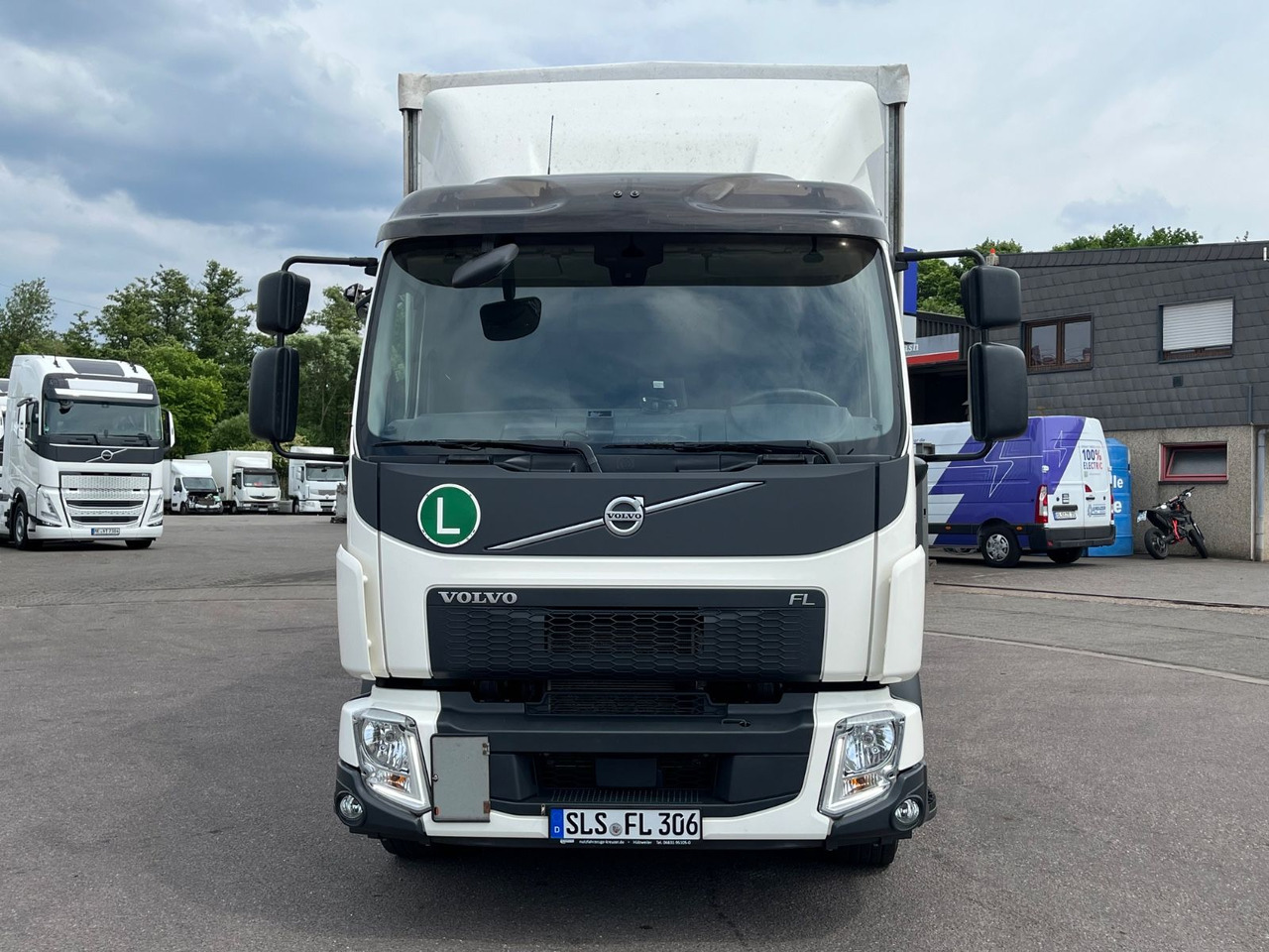 Volvo FL 14.245 Junghanns Schiebeplane LBW - Ponyvás teherautó: 2 kép. Volvo FL 14.245 Junghanns Schiebeplane LBW - Ponyvás teherautó: 2 kép.