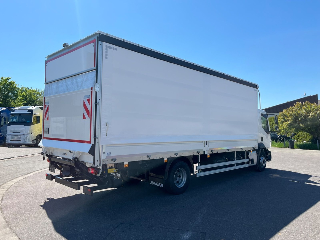 Volvo FL 16.280 Junge Schiebeplane - Ponyvás teherautó: 5 kép. Volvo FL 16.280 Junge Schiebeplane - Ponyvás teherautó: 5 kép.