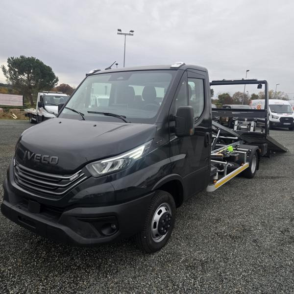 Iveco Daily 35C18 - Vontató: 1 kép. Iveco Daily 35C18 - Vontató: 1 kép.
