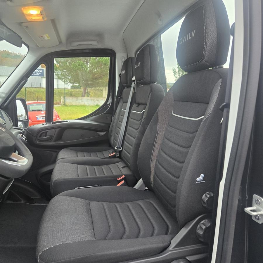 Iveco Daily 35C18 - Vontató: 4 kép. Iveco Daily 35C18 - Vontató: 4 kép.