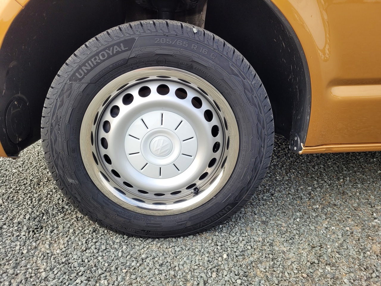 VOLKSWAGEN transporter van amenage avec amenagement entierement neuf - Kempingautó: 3 kép. VOLKSWAGEN transporter van amenage avec amenagement entierement neuf - Kempingautó: 3 kép.