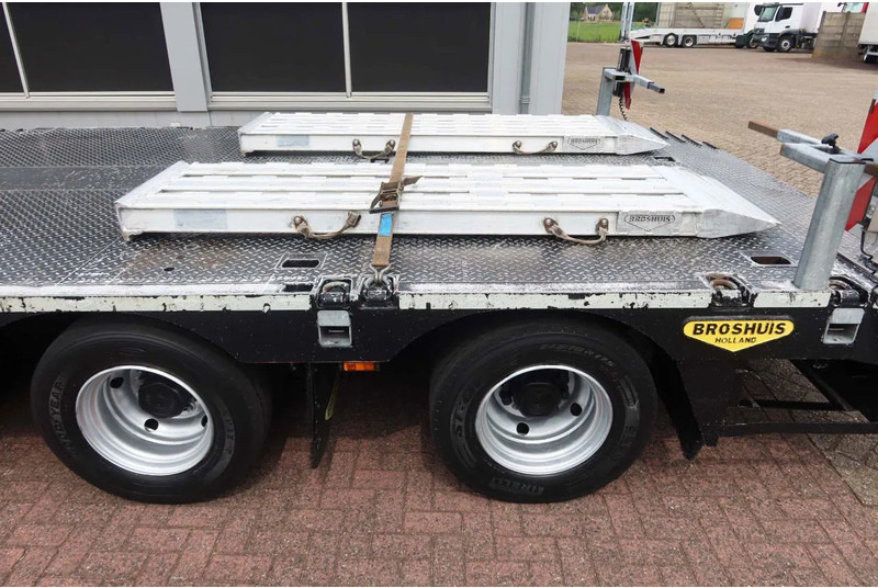 Broshuis 4A0u-16-40 - Félpótkocsi mélybölcsős: 5 kép. Broshuis 4A0u-16-40 - Félpótkocsi mélybölcsős: 5 kép.