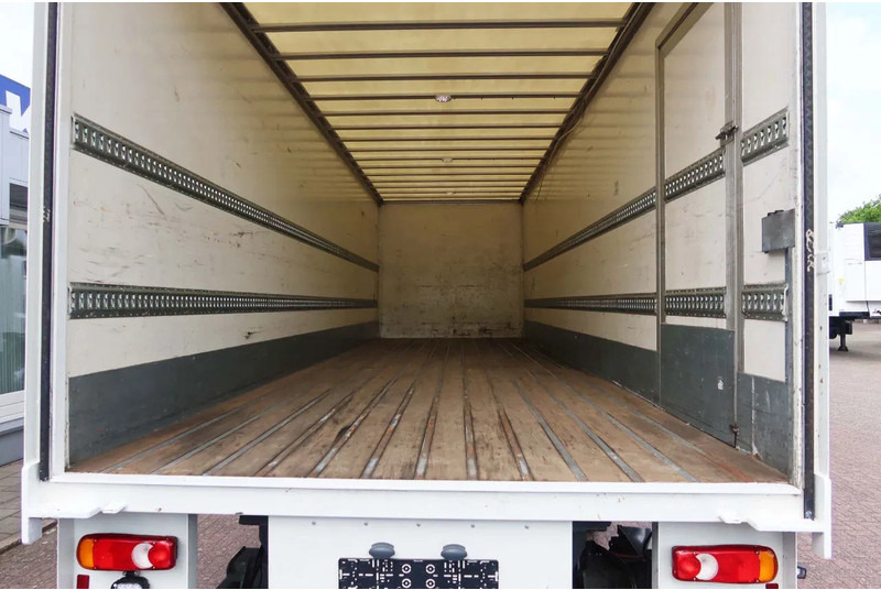 DAF CF 290 Bak+Klep Dhollandia 2.000 kg - Dobozos felépítményű teherautó: 4 kép. DAF CF 290 Bak+Klep Dhollandia 2.000 kg - Dobozos felépítményű teherautó: 4 kép.