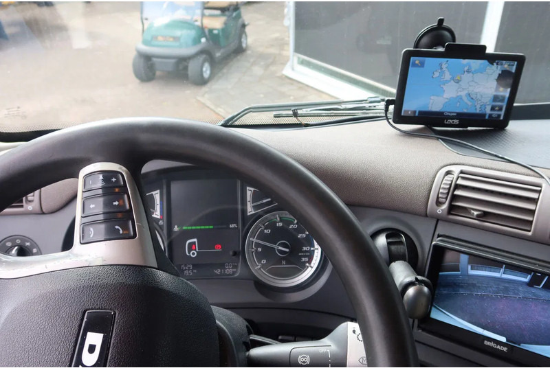 DAF CF 290 Bak+Klep Dhollandia 2.000 kg - Dobozos felépítményű teherautó: 5 kép. DAF CF 290 Bak+Klep Dhollandia 2.000 kg - Dobozos felépítményű teherautó: 5 kép.