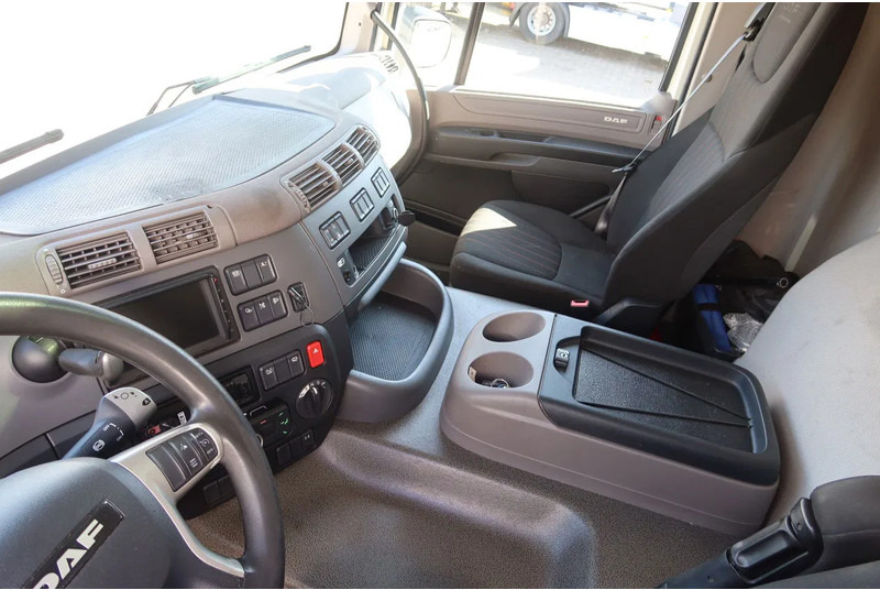 DAF CF 290 FA Bak + Dhollandia klep 2000 KG - Dobozos felépítményű teherautó: 5 kép. DAF CF 290 FA Bak + Dhollandia klep 2000 KG - Dobozos felépítményű teherautó: 5 kép.