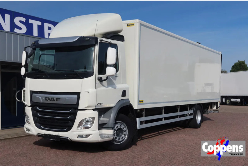 DAF CF 290 FA Bak + klep Dhollandia 2000 KG - Dobozos felépítményű teherautó: 1 kép. DAF CF 290 FA Bak + klep Dhollandia 2000 KG - Dobozos felépítményű teherautó: 1 kép.