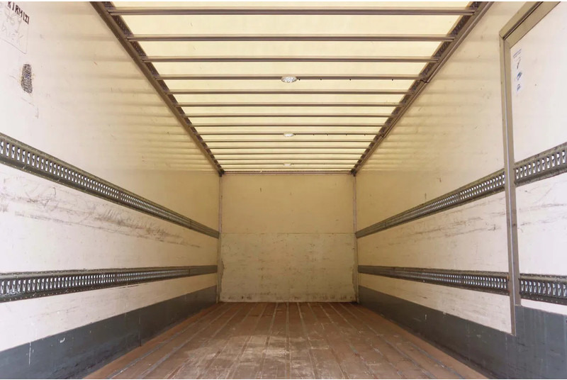 DAF CF 290 FA Bak+ klep Dhollandia 2000 kg - Dobozos felépítményű teherautó: 4 kép. DAF CF 290 FA Bak+ klep Dhollandia 2000 kg - Dobozos felépítményű teherautó: 4 kép.