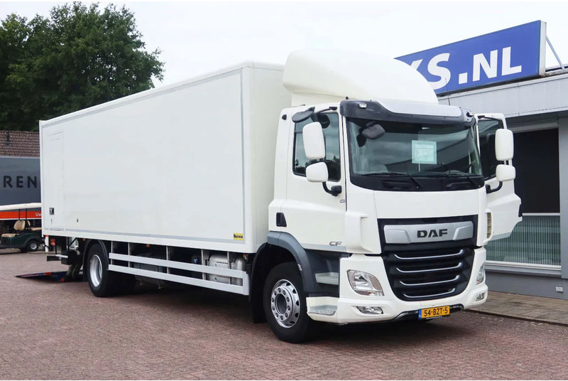 DAF CF 290 FA Bak+ klep Dhollandia 2000 kg - Dobozos felépítményű teherautó: 2 kép. DAF CF 290 FA Bak+ klep Dhollandia 2000 kg - Dobozos felépítményű teherautó: 2 kép.