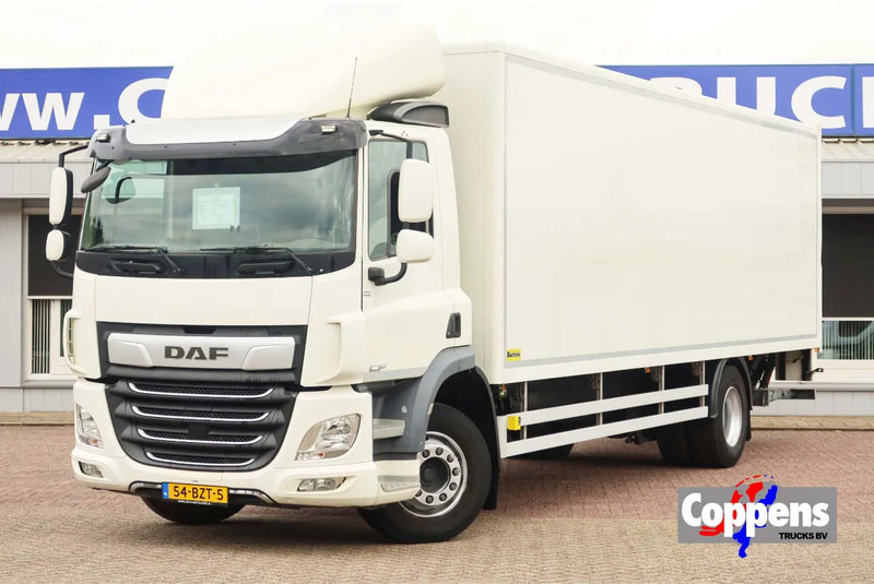 DAF CF 290 FA Bak+ klep Dhollandia 2000 kg - Dobozos felépítményű teherautó: 1 kép. DAF CF 290 FA Bak+ klep Dhollandia 2000 kg - Dobozos felépítményű teherautó: 1 kép.