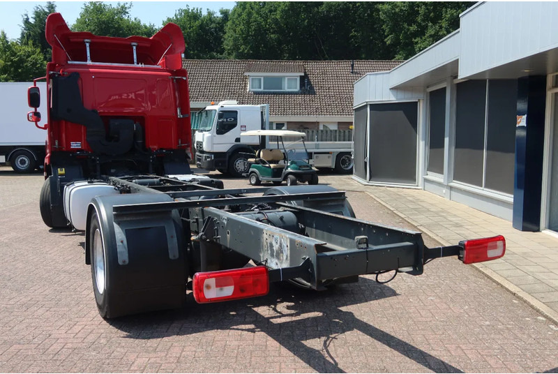 DAF CF 290 FA Chassis + 2500 KG Dhollandia laadklep - Alvaz teherautó: 3 kép. DAF CF 290 FA Chassis + 2500 KG Dhollandia laadklep - Alvaz teherautó: 3 kép.
