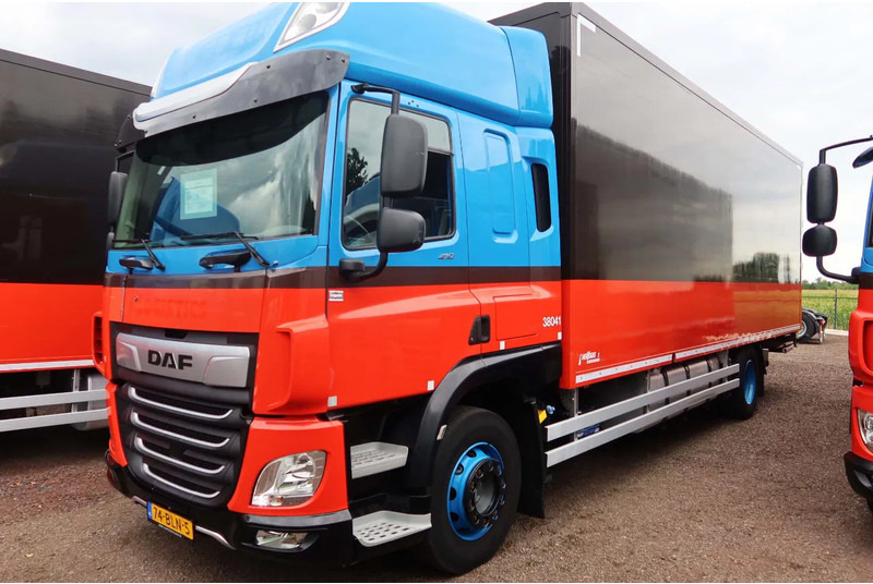 DAF CF 410 CF 410 - Dobozos felépítményű teherautó: 2 kép. DAF CF 410 CF 410 - Dobozos felépítményű teherautó: 2 kép.
