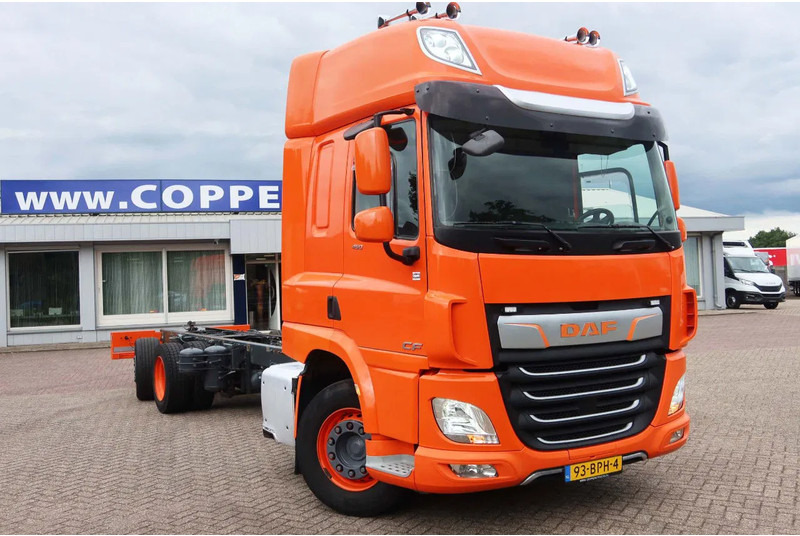 DAF CF 450 Chassis Cabine Slaap Cabine 2x Bed - Alvaz teherautó: 2 kép. DAF CF 450 Chassis Cabine Slaap Cabine 2x Bed - Alvaz teherautó: 2 kép.
