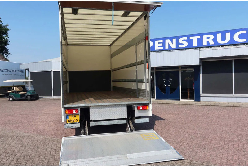 DAF LF 210 Bakwagen + Dhollandia klep 1500 kg - Dobozos felépítményű teherautó: 4 kép. DAF LF 210 Bakwagen + Dhollandia klep 1500 kg - Dobozos felépítményű teherautó: 4 kép.
