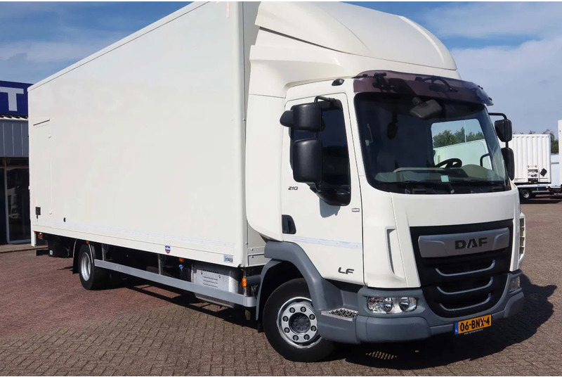 DAF LF 210 FA Bakwagen + Dhollandia 2000 kg klep extra accu set, 3x bindrail + stang. - Dobozos felépítményű teherautó: 2 kép. DAF LF 210 FA Bakwagen + Dhollandia 2000 kg klep extra accu set, 3x bindrail + stang. - Dobozos felépítményű teherautó: 2 kép.