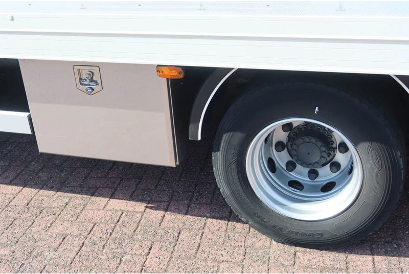 DAF LF 210 FA Bakwagen + Dhollandia 2000 kg klep extra accu set, 3x bindrail + stang. - Dobozos felépítményű teherautó: 5 kép. DAF LF 210 FA Bakwagen + Dhollandia 2000 kg klep extra accu set, 3x bindrail + stang. - Dobozos felépítményű teherautó: 5 kép.