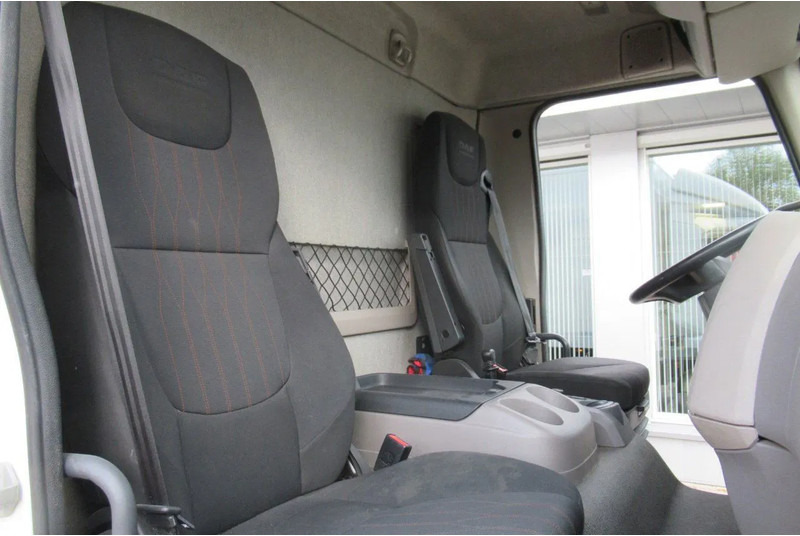 DAF LF 230 Bak+Klep Dhollandia 1500 kg Euro 6 - Dobozos felépítményű teherautó: 5 kép. DAF LF 230 Bak+Klep Dhollandia 1500 kg Euro 6 - Dobozos felépítményű teherautó: 5 kép.